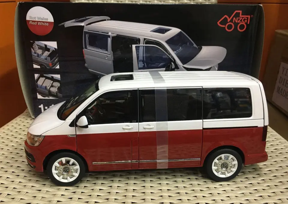 Multivan Volkswagen красно белый