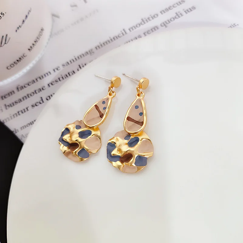 

2019 New Arrival Metal Vintage Geometric Women Dangle Earrings Retro Hand-painted Earrings High-grade Simple Female Jewelry