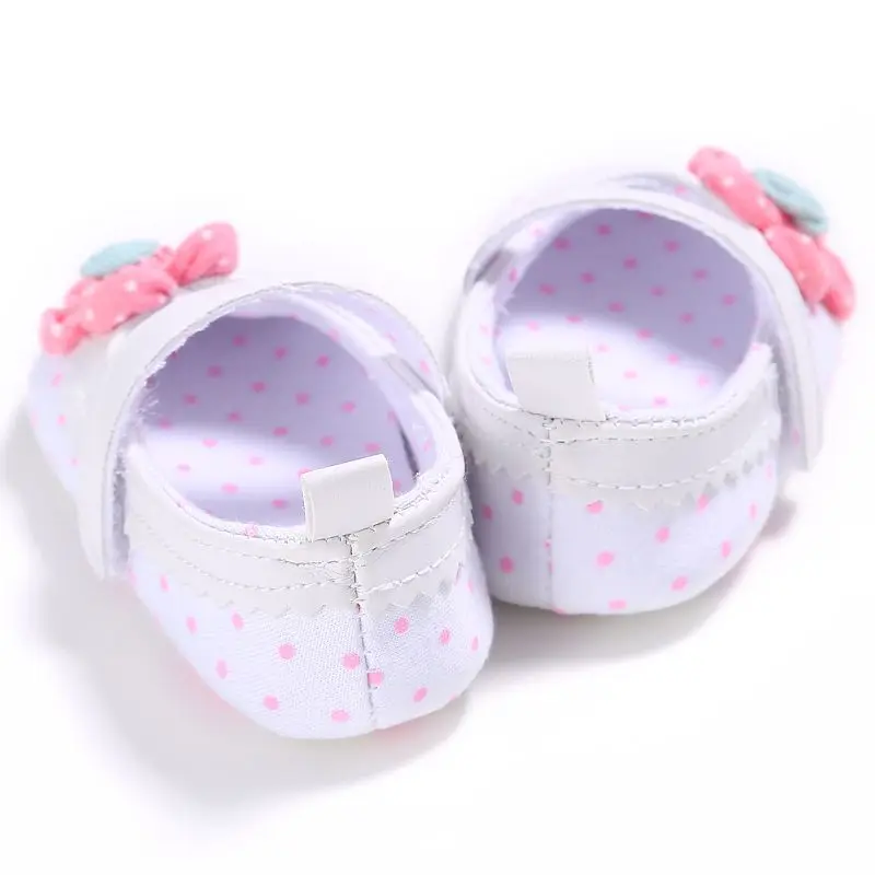 Весенне-летняя обувь принцессы для маленьких девочек, повседневная обувь в горошек с цветочным принтом для новорожденных девочек 0-18
