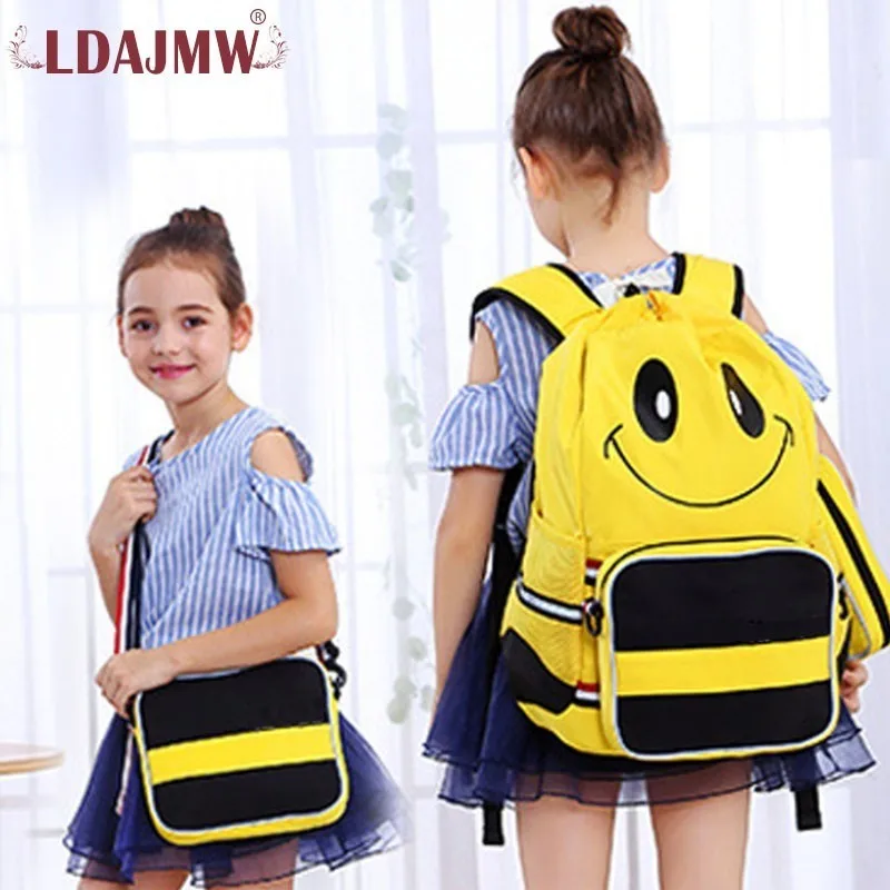 

3 PCE Cute Cartoon Nylon Waterproof Bra Rope Design Children's Shoulder Bag Large Capacity Multi-function Travel Storage Bag