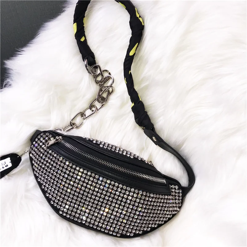 

2019 Fashion leather new pack star with the same type of Derrick leather leather single shoulder oblique cross chain chest bag