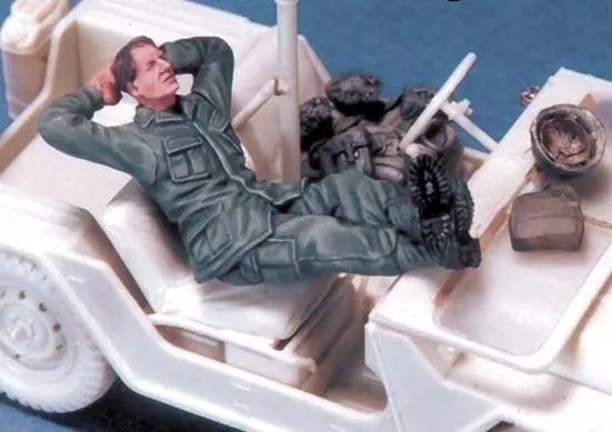 

LF 0016 1/35 Vietnam War American Soldier Resting 1