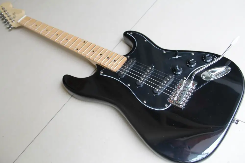 

Wholesale Cnbald 6 String Fdr STR Electric Guitar 3 Pickups in black 120508