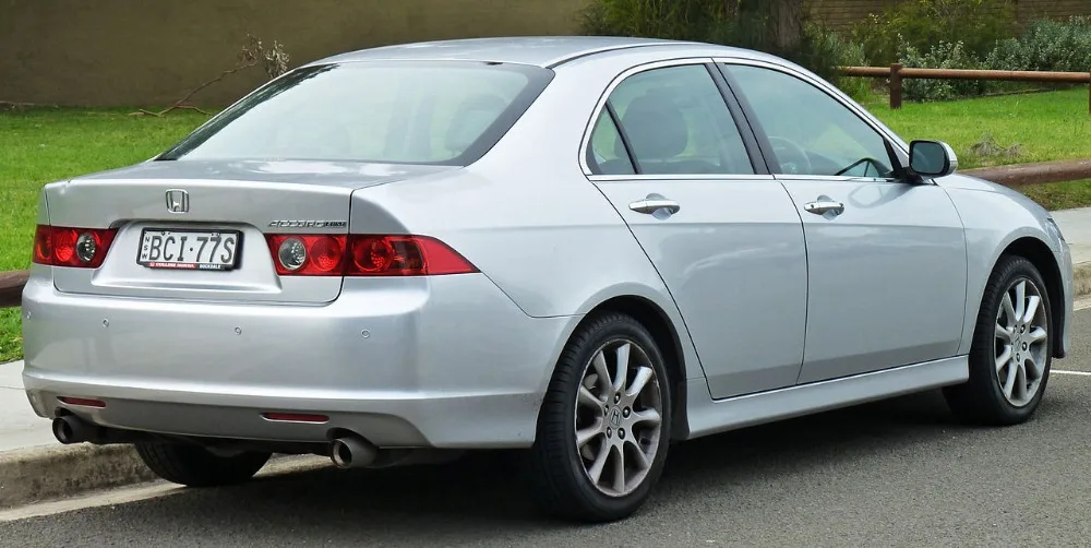 1280px-2005-2008_Honda_Accord_Euro_Luxury_sedan_02