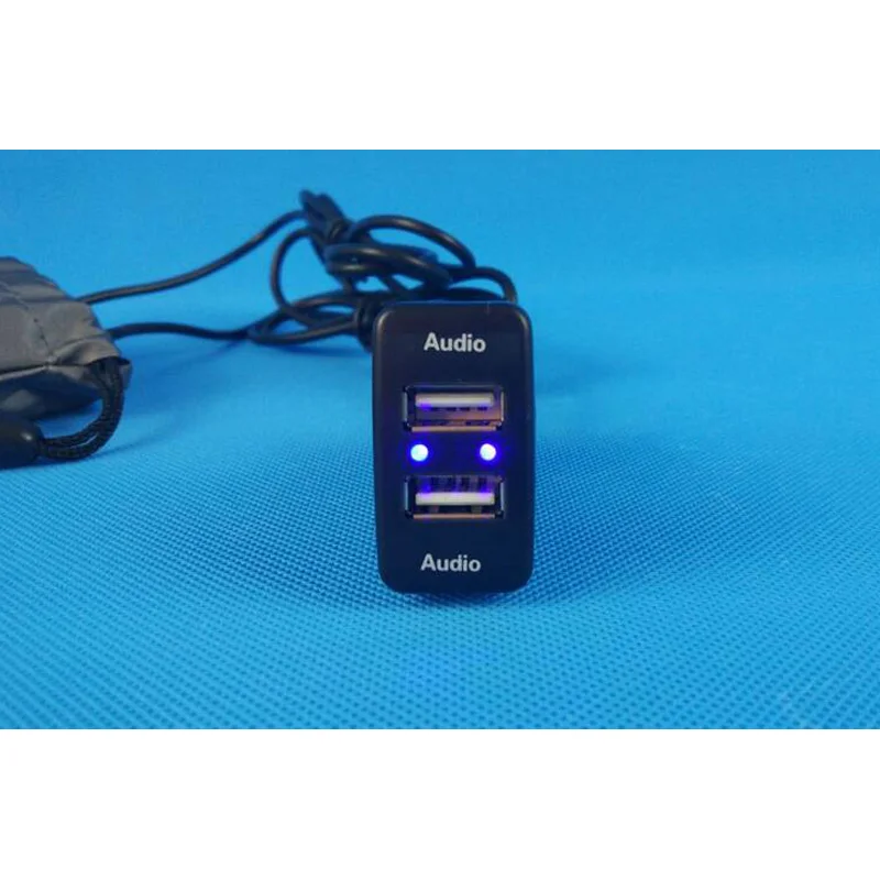 

USB Charger Audio Connector Voltage OUT TEMP IN Display Temperature VOL.V TEM For Toyota CROWN 2005-2009 / Hiace 2005