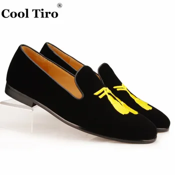 

Cool Tiro Black Velvet Shoes Tassels Embroidery Loafers Men Slippers Wedding Dress Shoes Genuine Leather Casual Formal Flats