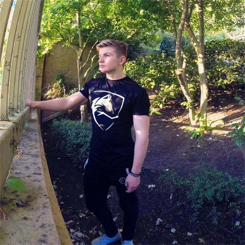 4050898208_737691783