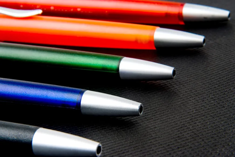 Рисунок 3 - включает шариковую ручку с логотипом