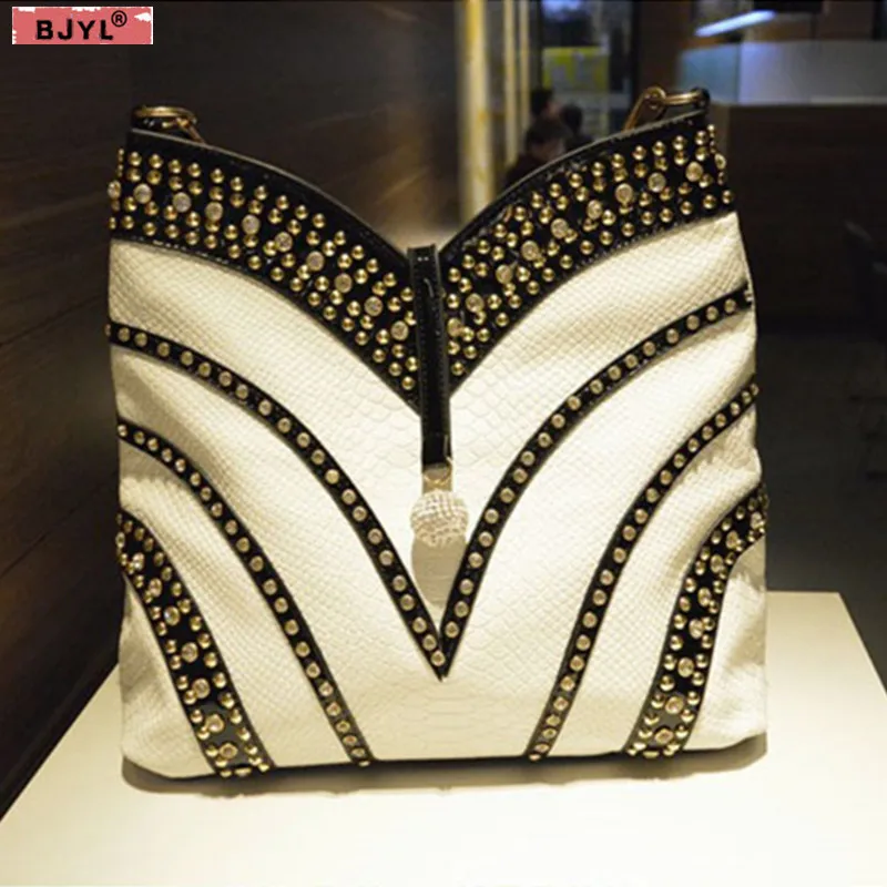 

BJYL 2018 new tide diamond rivet women handbag fashion casual female Rhinestones Large capacity shoulder Messenger bags