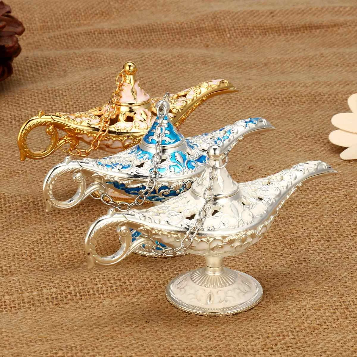 

Hollow Carved Aladdin Oil Lamp Metal Novelty Light Vintage Pot Arabian Light Home Decoration Fashion Art Craft Gift 2019 New
