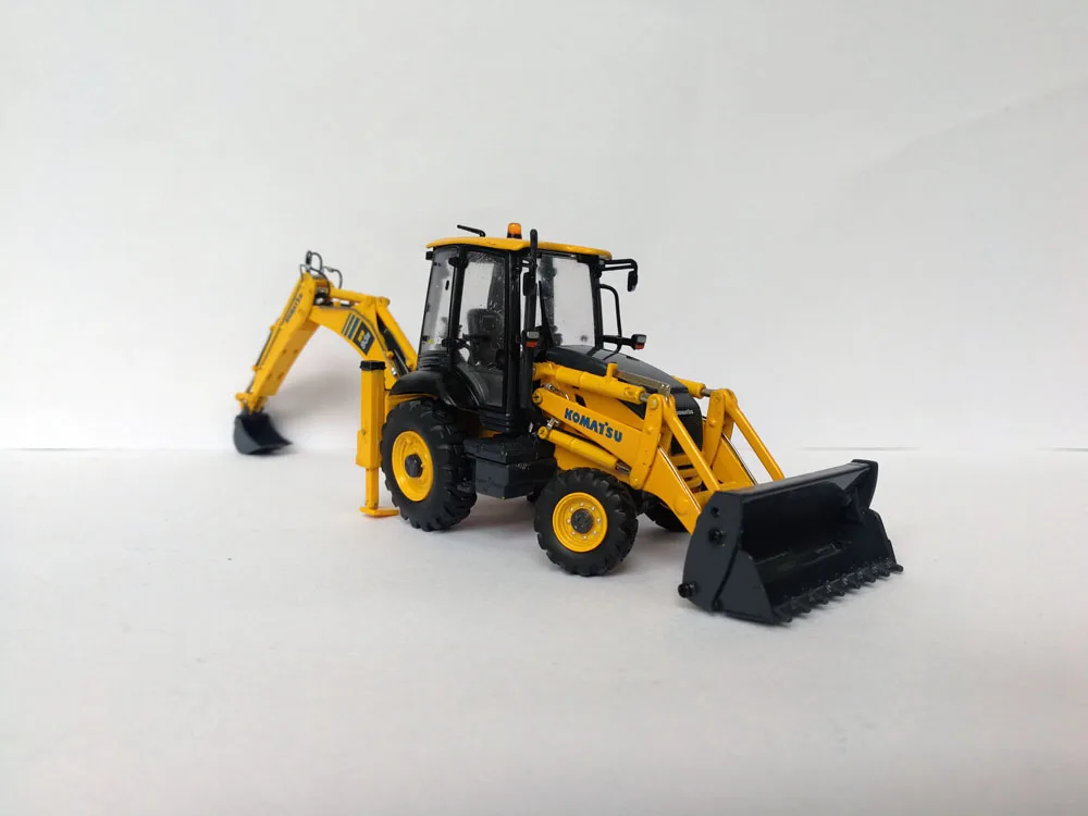 UH-8142 1:50 Komatsu WB93R-8 с обратной лопатой игрушки