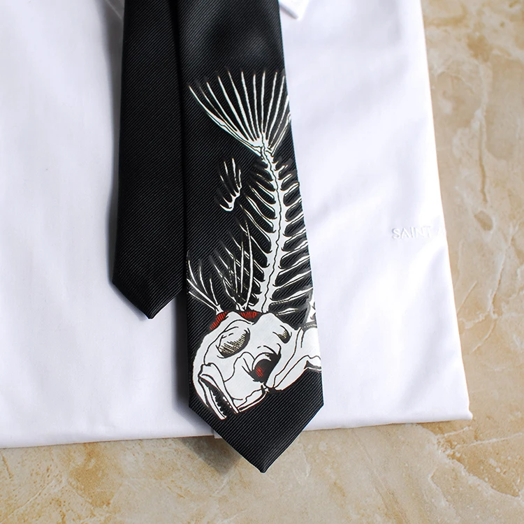 В подарок модный винтажный Творческий Галстук с рисунком черной рыбки и черепа для вечерние упаковки 1 шт. Размер: 6,5*150 см