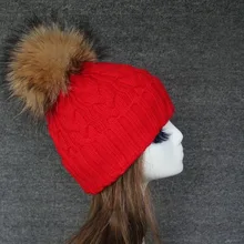 Натуральный мех енота пом Англичане шапочки зимняя шапка для женщин Для женщин трикотажные хлопковые толстые Кепки Новая мода Теплый шапочка лидер продаж