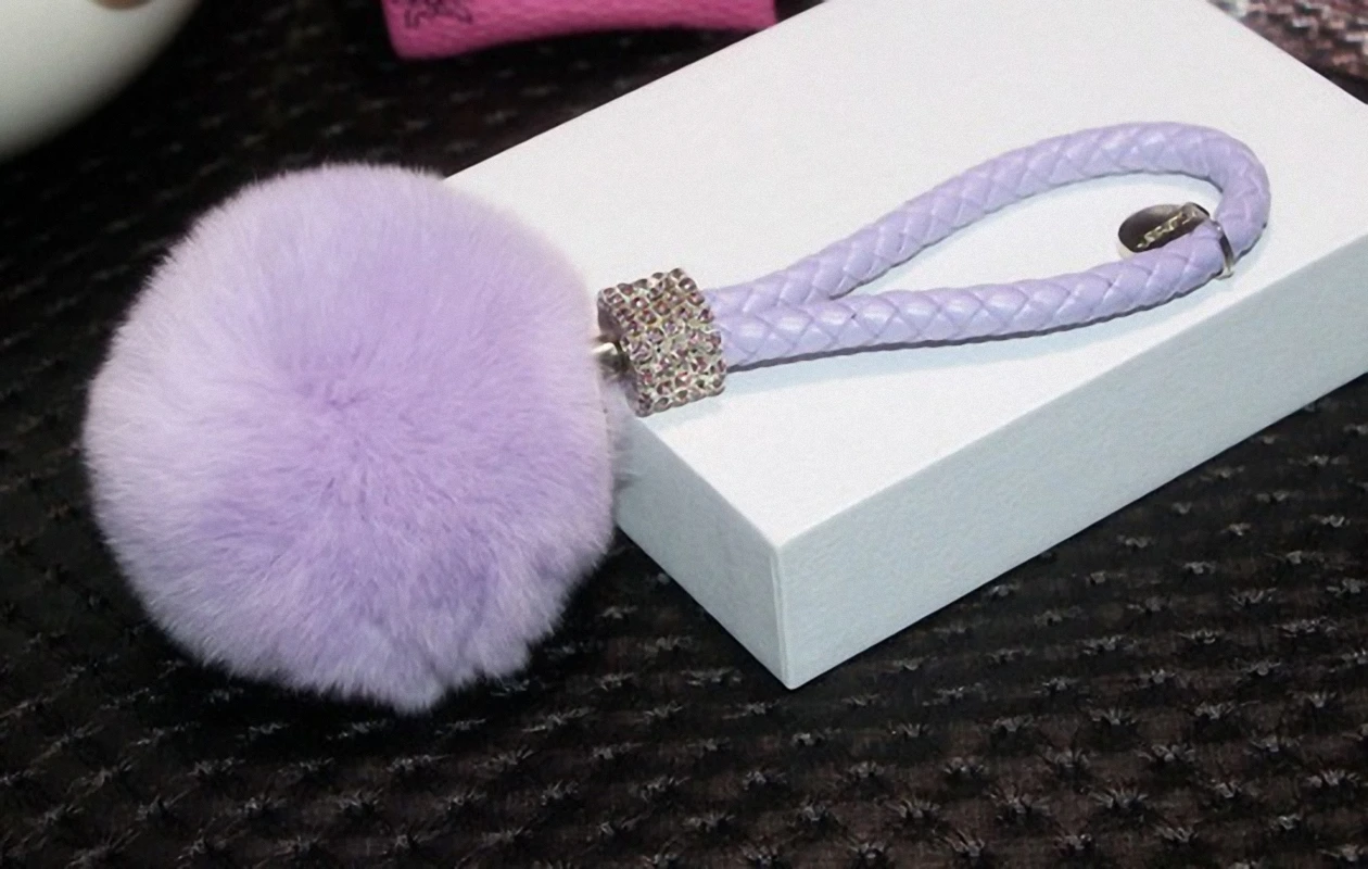 

10 colors Rabbit Soft Fluffy Genuine Rabbit Fur PomPom Ball Leather Strap Key Chain For Car KeyRing Bag Pendant Fo-K013-lavender