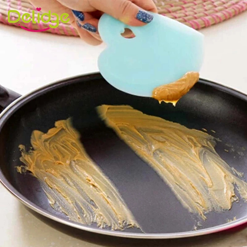 1 pc Heart Shape Baking Smooth Spatulas Silicone Pink And Blue Color Baking Spatulas 10*10 cm Cream