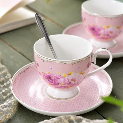 Свежий пасторальный стиль Костяной фарфор кофейная чашка и блюдце набор английский послеобеденный чай чашка отель черный цветок чайная чашка - Цвет: 01