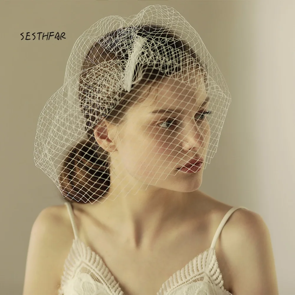 

Charming Tulle Bride Hair Accessories Vintage Flowers Pearls Girls Hair Face Veil with Comb for Ladies Party Accessories