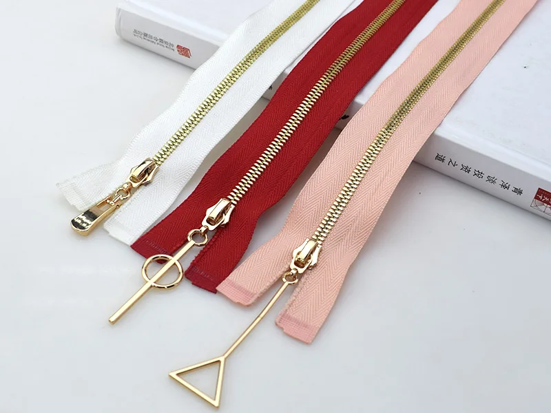 молния на сумке. замок молния 45 мм. застежка молния на одежде. молния 0020101-m. молния ykk 20.