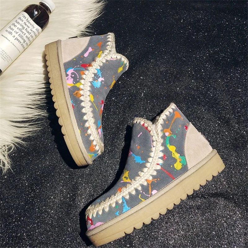 

2018 round head fashion graffiti casual snow boots black flat bottom ladies mixed color plush women's boots winter