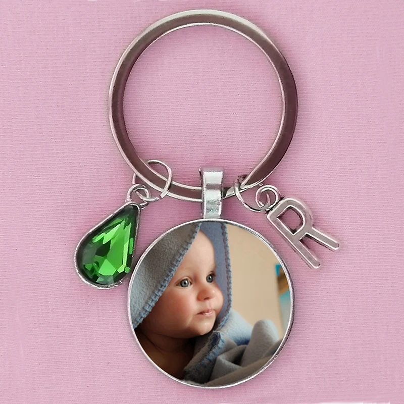 

Personalized handmade photo Letter keychain child mom dad a family photo of a gift Crystal keychain birthday name key chain