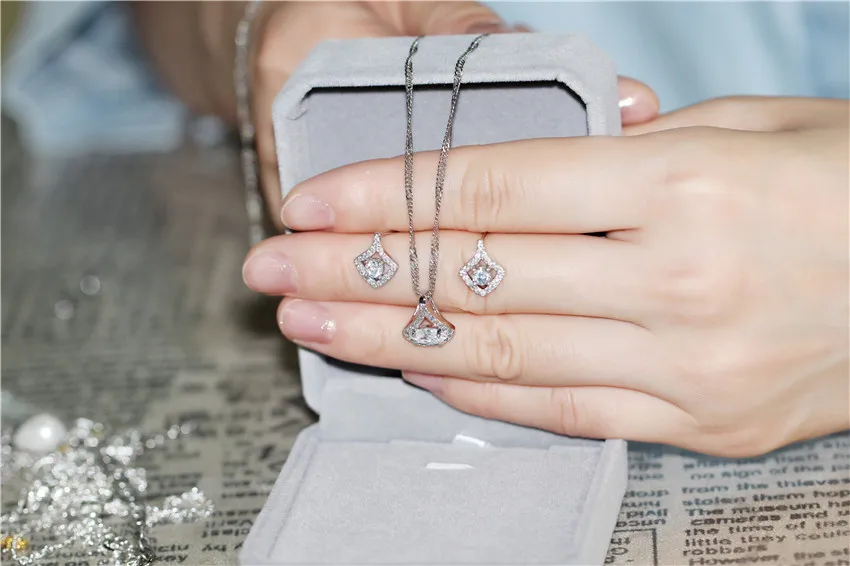 Uloveido Silver Color Fashion Wedding Jewelry Sets Triangle Shell Shape Woman Earrings and Necklace Jewelry Set 5% Off YT321 (Jewelry set White) 5 IMG_9631