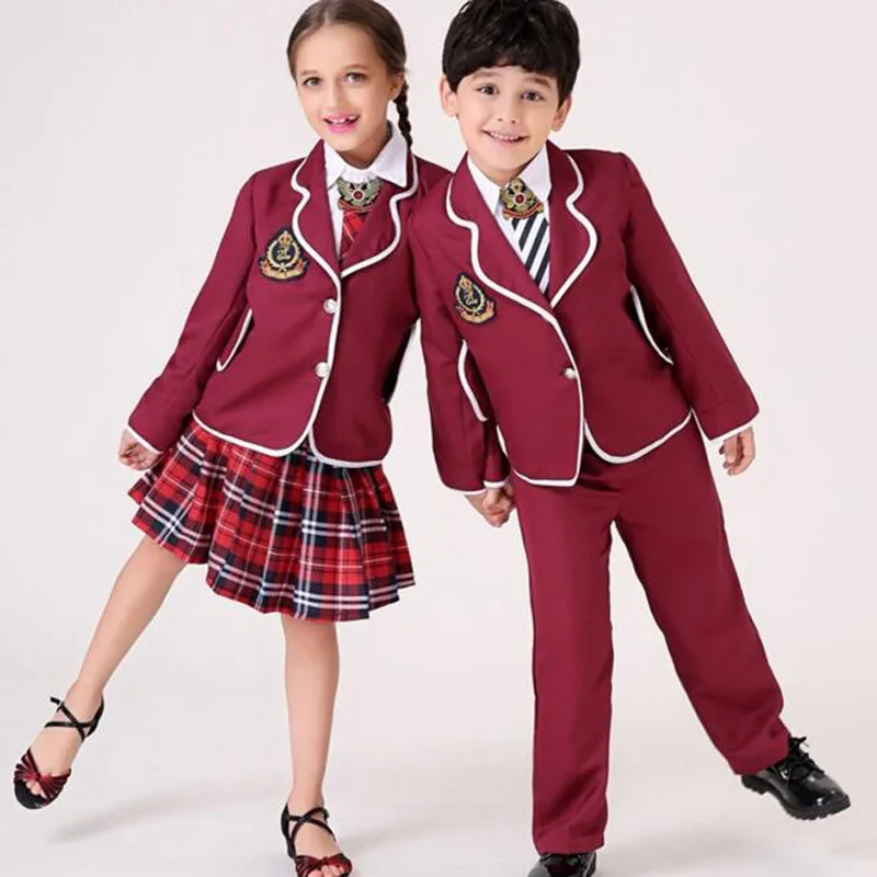 школьная форма лежит. He wear a uniform. школьная форма в греции. школьная форма свитер. английская школьная форма.
