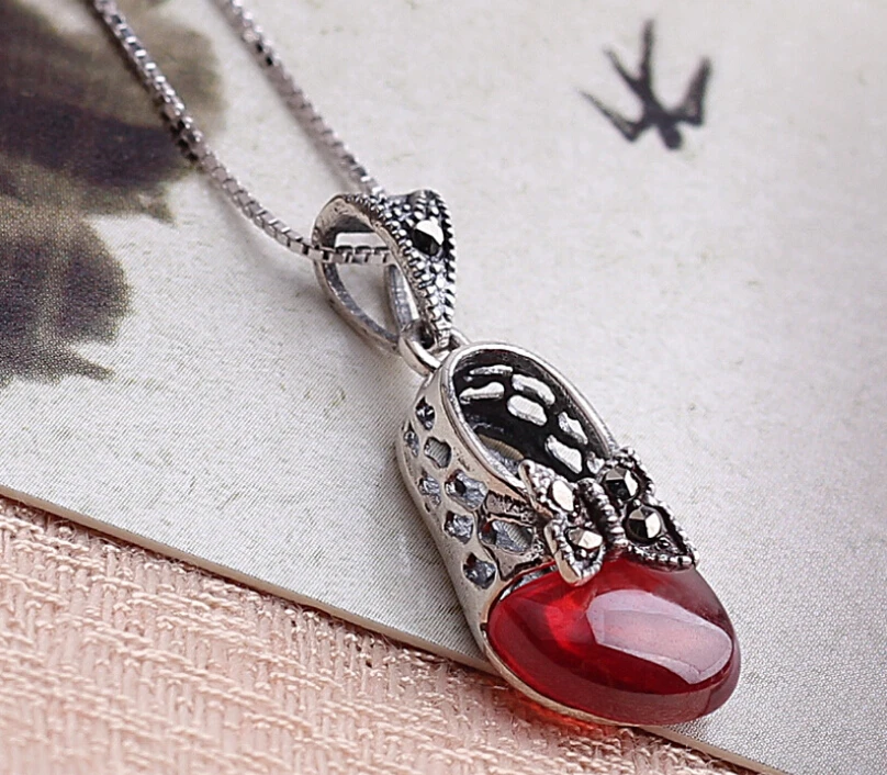 Новый стерлингового серебра 925 красный гранат ожерелье тайский серебро бабочка принцесса обувь цепи ожерелье ювелирные изделия