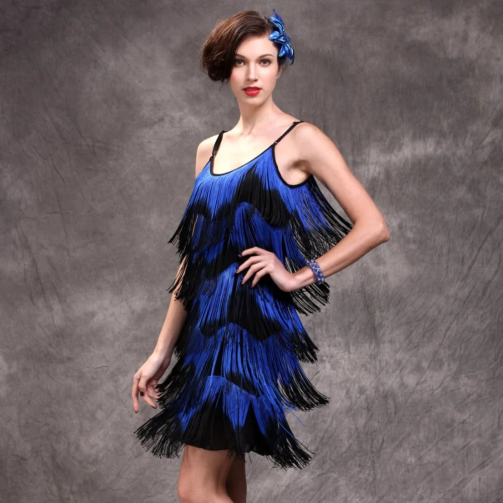 платье с висюльками в стиле чикаго. платье с висюльками в стиле чикаго. платье чикаго с бахромой. платье с бахромой. черное платье с бахромой в стиле чикаго.