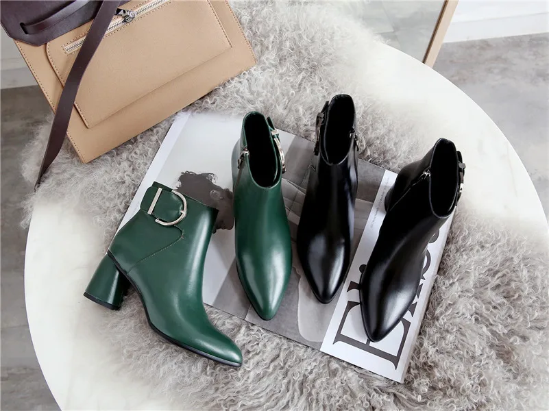 FEDONAS/женские ботильоны из высококачественной натуральной кожи; короткие ботинки с плюшевой подкладкой; теплые зимние женские туфли с пряжками; офисные туфли-лодочки