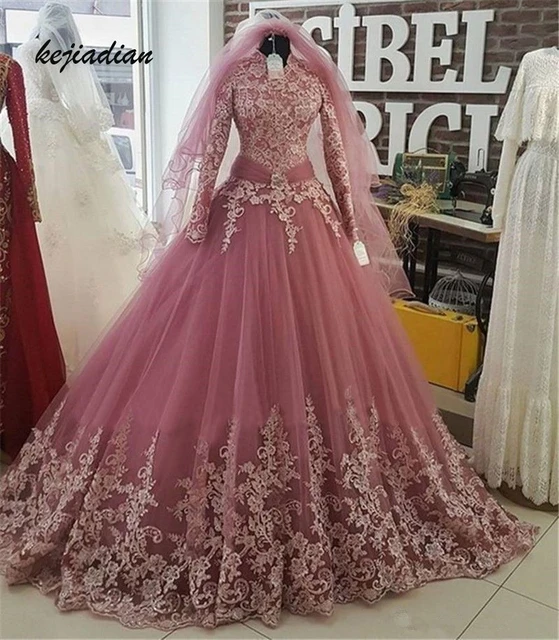 Motunrayo undefined on LinkedIn: 15+ Inspiring Lace Gown Designs That Will  Make You Look Like A Royalty…