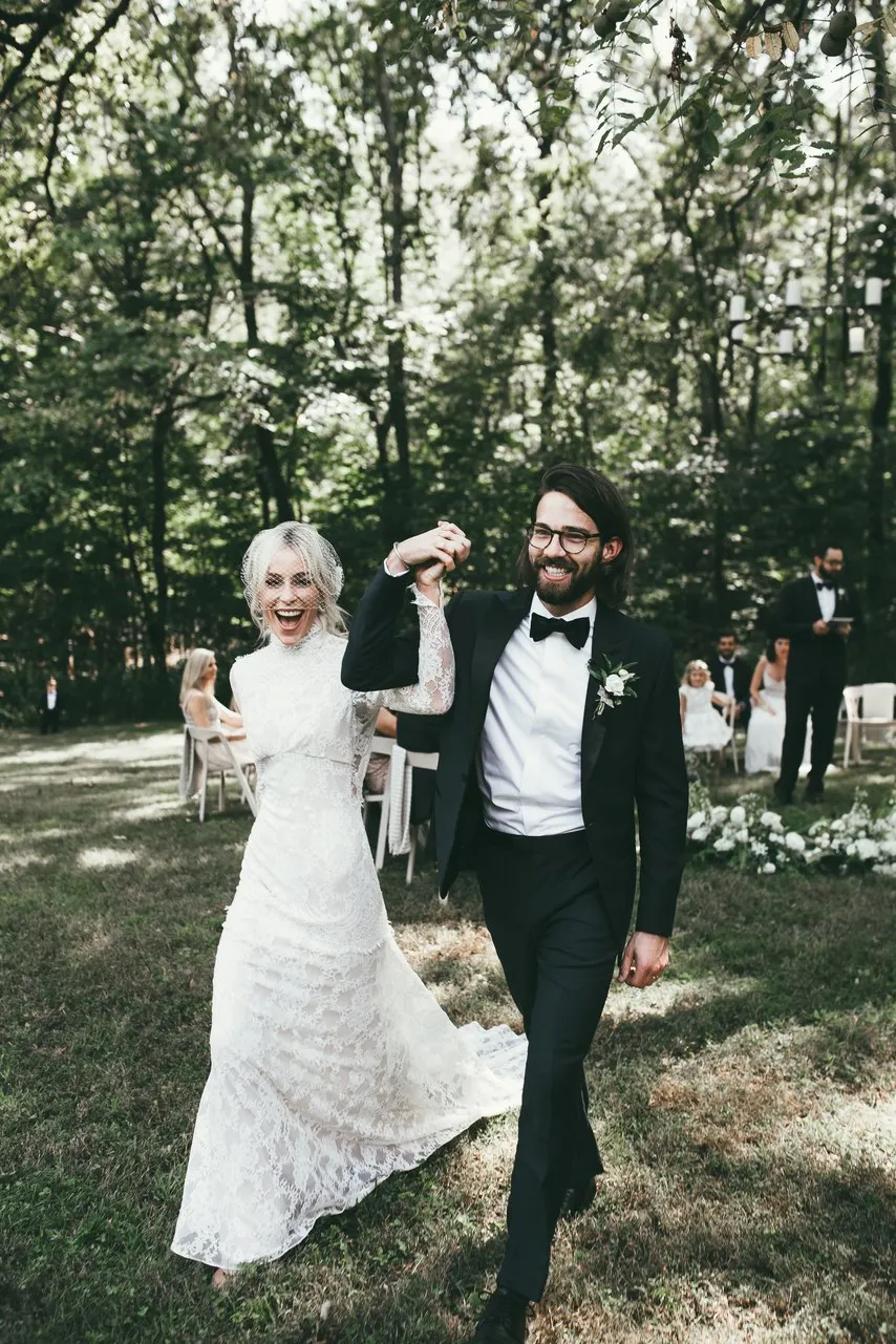 mary-lawless-of-happily-grey-and-madison-lee-wedding2017122616_