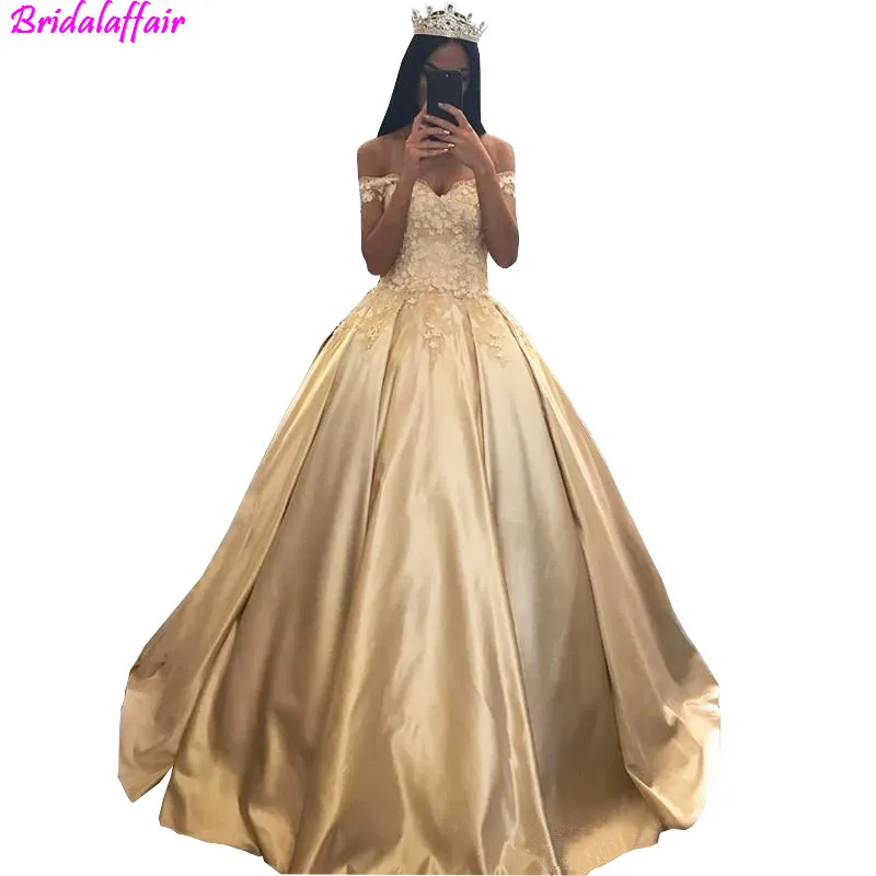 

Modest 2019 Plus Size Gold Wedding Dresses 3D Flower Pleats Sweep Train Off The Shoulder Bridal Gowns Country wedding gowns