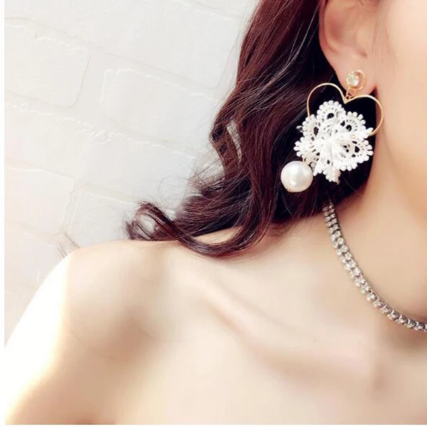 

Korean Fashion Jewelry Temperament Love Heart Lace Imitation Pearl Crystal Earrings Female Long Tassel Earrings Gold+White Women