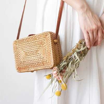 اليدوية الروطان المنسوجة جولة النساء Crossbody حقيبة خمر الرجعية القش مربع مربع حقيبة ساعي سيدة الصيف لطيف شاطئ حقيبة كتف اليدوية الروطان المنسوجة جولة النساء Crossbody حقيبة خمر الرجعية القش مربع مربع حقيبة ساعي سيدة الصيف لطيف شاطئ حقيبة كتف