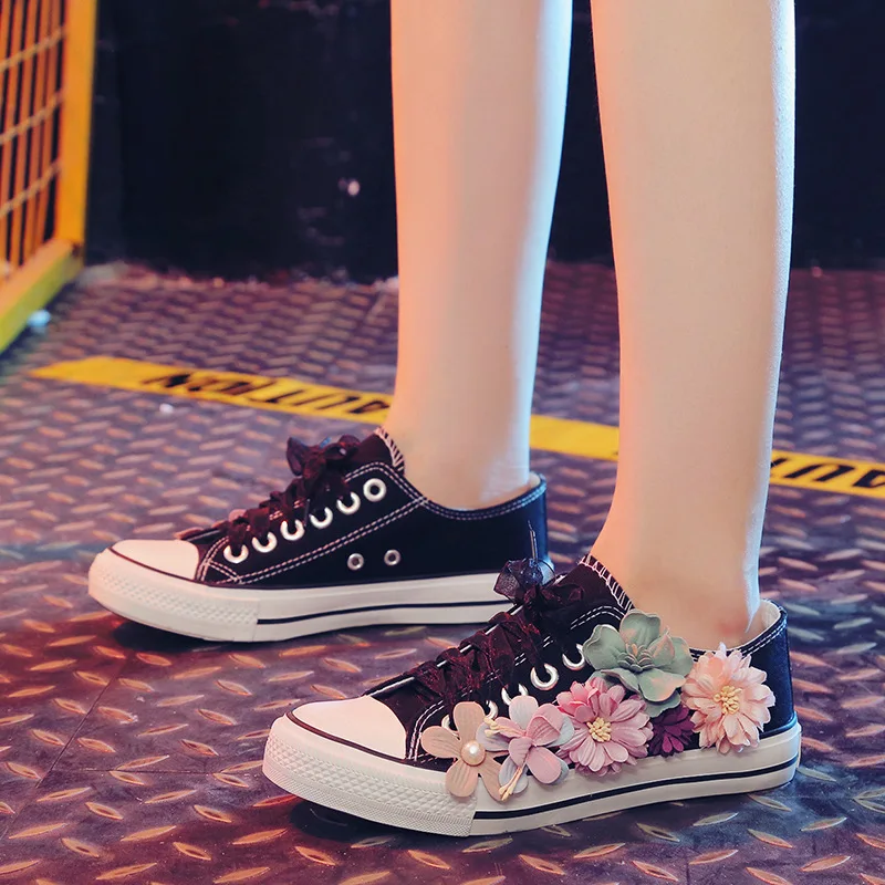 Летние кроссовки; парусиновая обувь на танкетке; женская повседневная обувь; женская обувь ручной работы на плоской подошве с объемными блестками и цветами