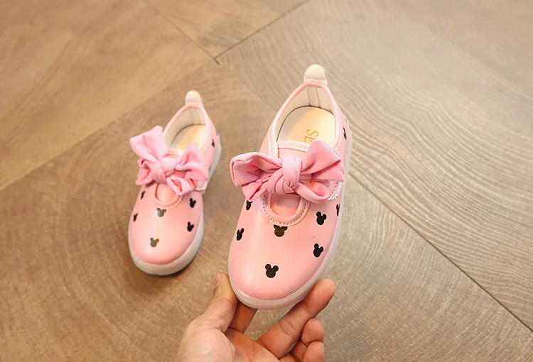 Новая мода светодиодный детские кроссовки для девочек загораются обувь дамы скольжения на танцевальная обувь детские светящиеся Кроссовки для девочки
