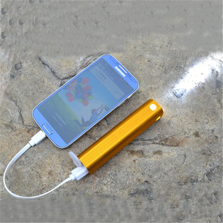 Вход в руки Q5 фонарик USB зарядка телефона сокровище 18650 дальнего расстояния