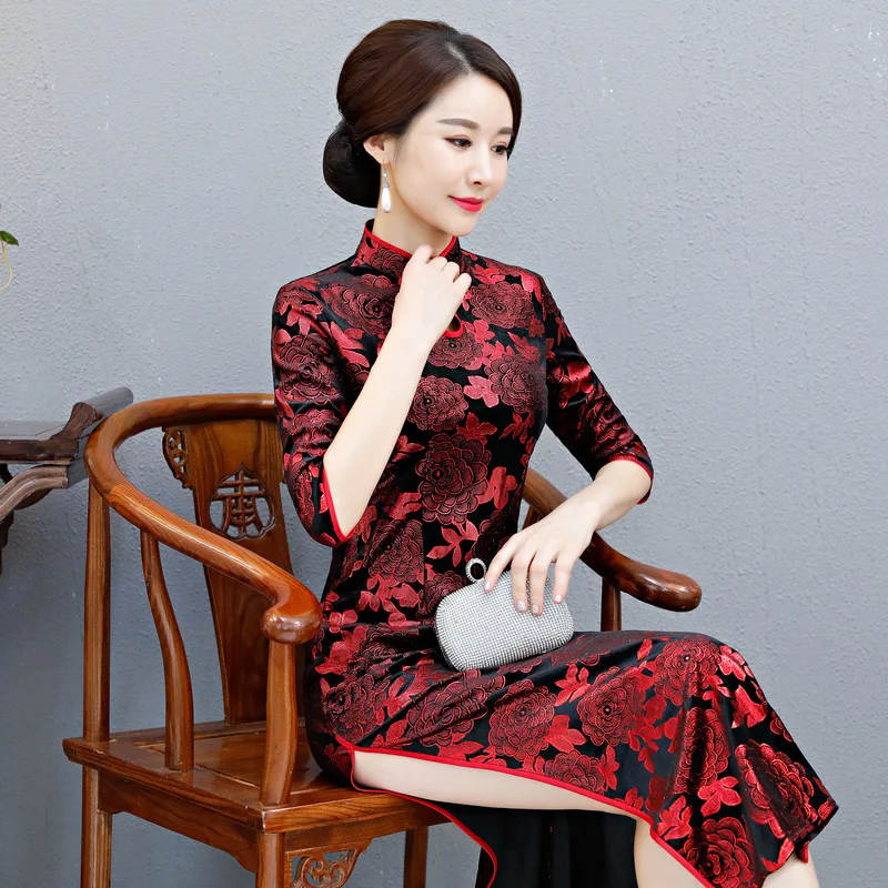 Осень Длинные Cheongsam мать загружен банкет печати Cheongsam золото бархат семь точка рукав платье чонсам