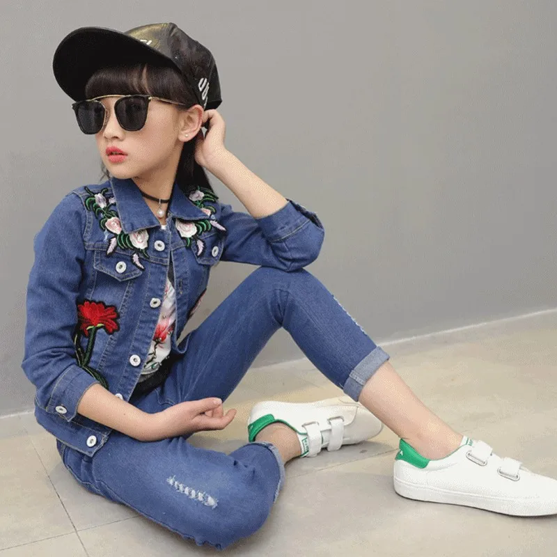

2018 New Fashion Spring Autumn Hot Flower Embroidery Single Breasted Denim Jacket+Hole Ripped Full Length Jeans 2Pcs Girl Suits