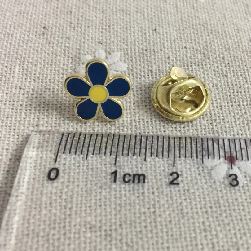 

10pcs/lot Wholesale Froget-me-not Flower Brooches and Pins Masonic Lapel Pin Badges Butterfly Clutch Small Brooch Metal Craft