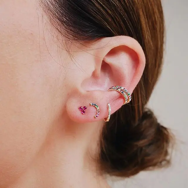 Женские серьги, цветные, новые, модные, маленькие, милые, полукруглые, радужные, много фианитов, не вызывают аллергию, 925 пробы, серьги
