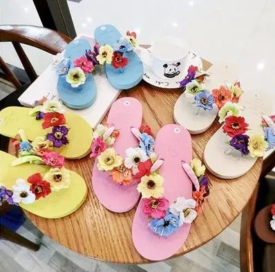 Новое поступление; сезон лето; Модные женские Вьетнамки ручной работы с цветами; женские повседневные удобные тапочки конфетных цветов