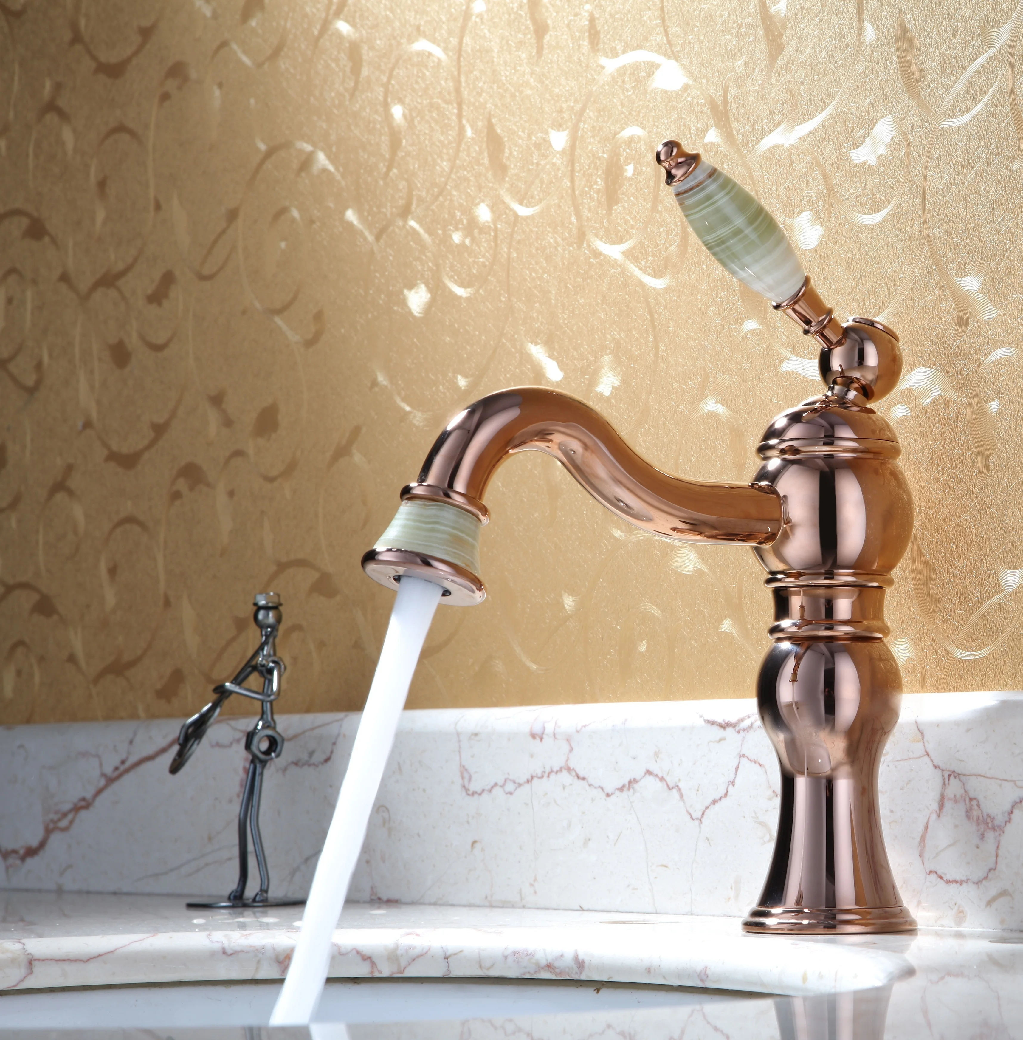 

Gold rose gold single European faucet basin faucet copper can rotate 360 degrees hot or cold tap