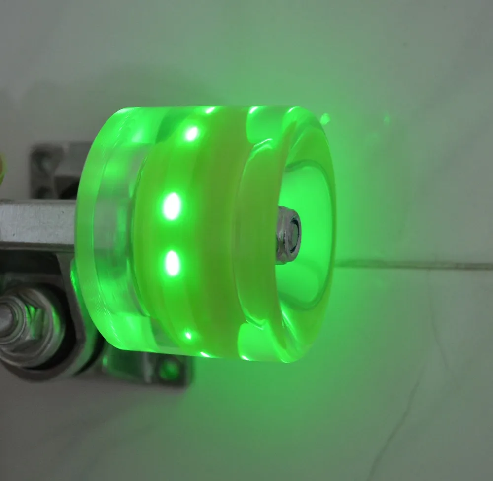 Set of 4 LED Light up Skateboard Wheels with ABEC 9 Bearings in Skate