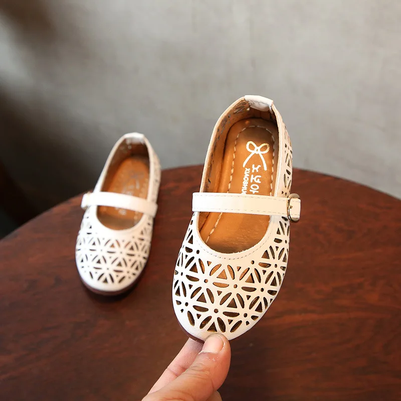 

Kids Girls Sandals For Children Princess Shoes Summer Baby Girls Hollow Hole Sandals Shoes Cut Out Breathable Leather Shoes