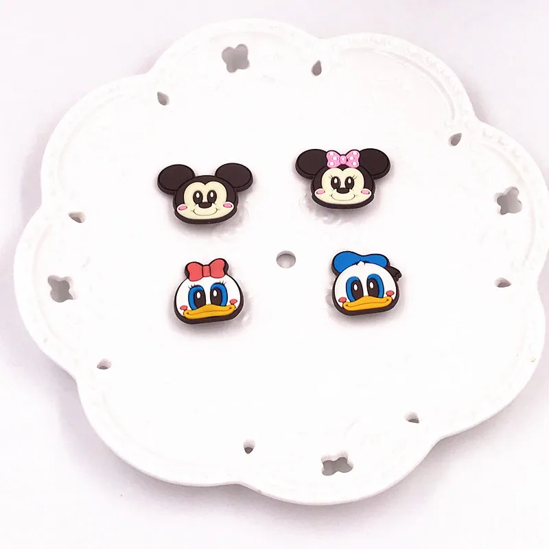

1PCS Cute Cartoon Mickey Minnie Daisy Duck Badges For Kids Clothes PVC Badges Kawaii Icons On Backpack Pin Brooch Badge