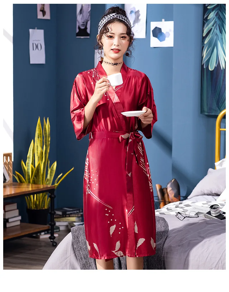 New Pajamas Summer Ladies Large Size Short Sleeve Robe Wholesale Long Silk Printed Sexy Bathrobe