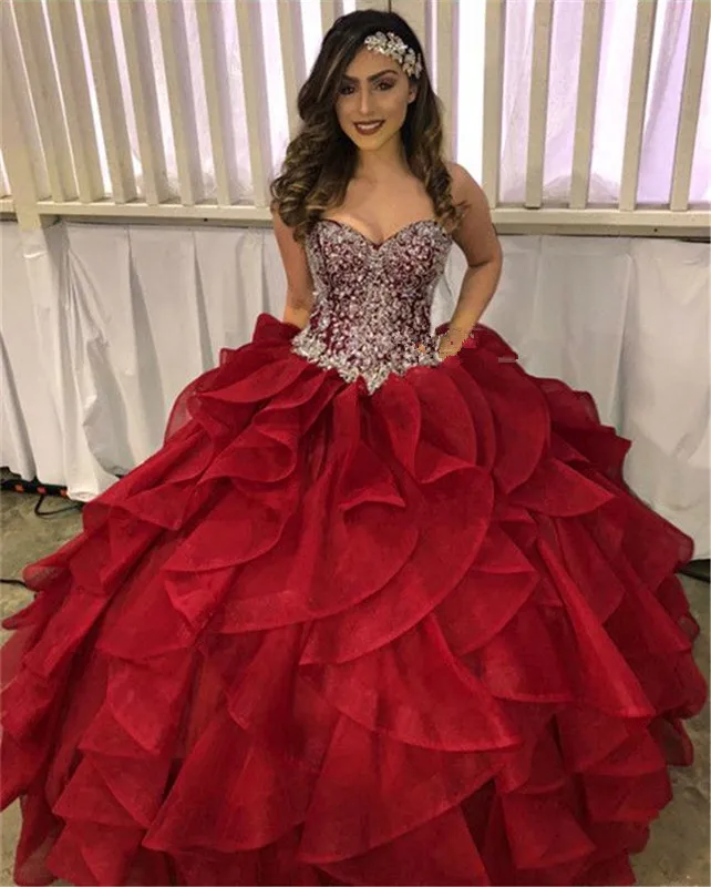 Роскошные бальное платье бордовые платья Quinceanera платье без бретелек из бисера Многоуровневое индивидуальный заказ Quinceanera платье Vestido De Fiesta