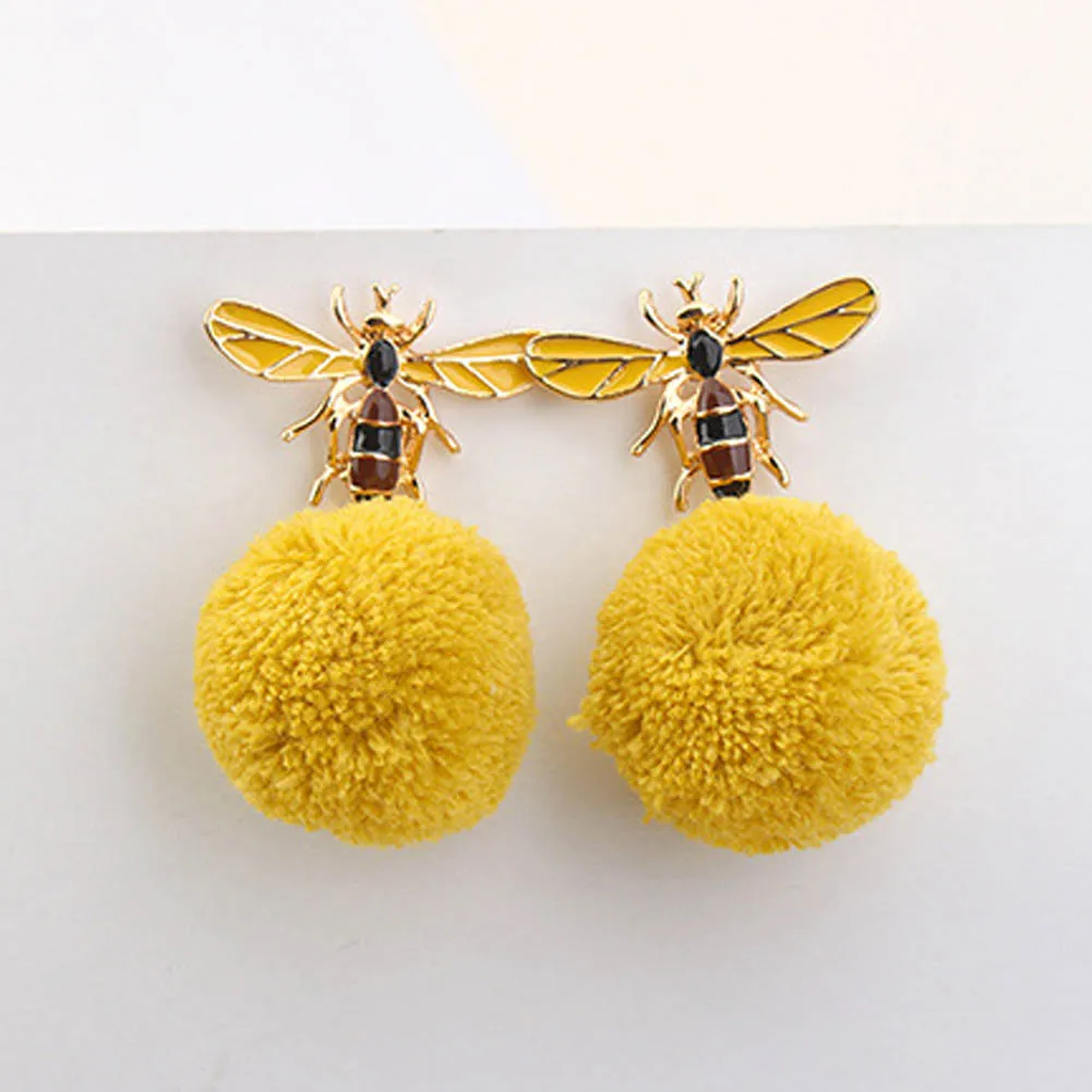 

Lovely Delicate Bee Pompom Ball Earrings Lady Yellow Bulb Animal Party South Korean Jewelry Kawaii Earrings Personality Fashion