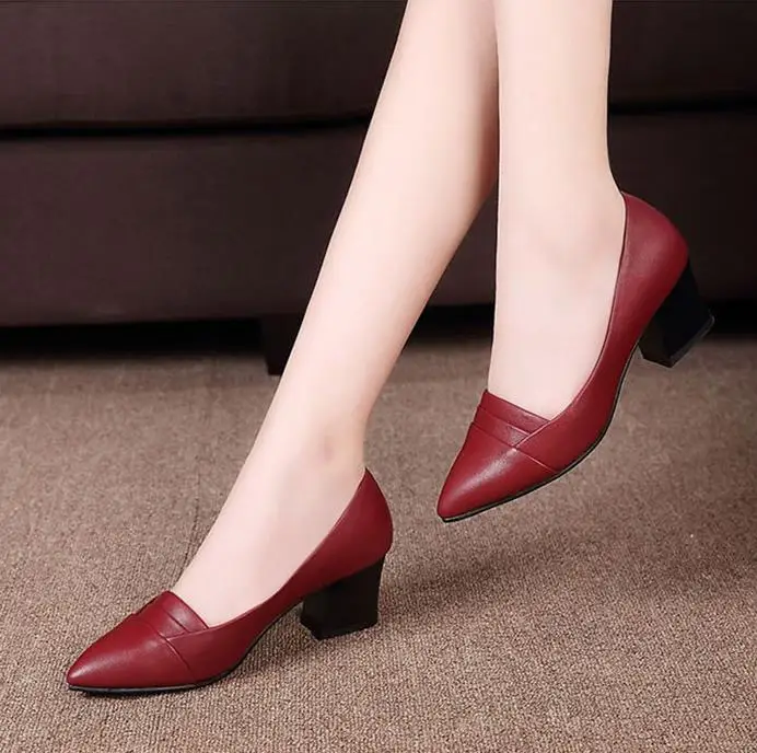 Talon Aide 2018 Épais Été D'été Pointe Rouge Travail Avec Dames Unique Et Chaussures vin blanc Printemps Faible Une Nouveau Noir wqSqvfgX